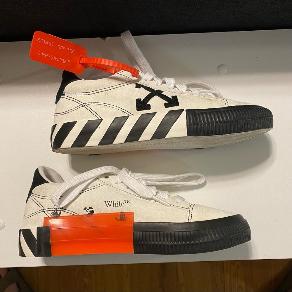 Off white Arrow Low Vulcanized Size 37